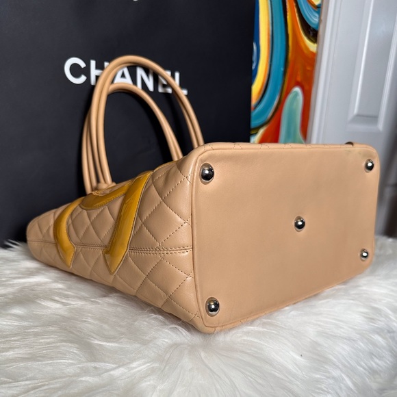 ๐๐ป๐๐ฉAuthentic CHANEL Beige Quilted Lambskin Leather Cambon Tote Bag. - Picture 8 of 17
